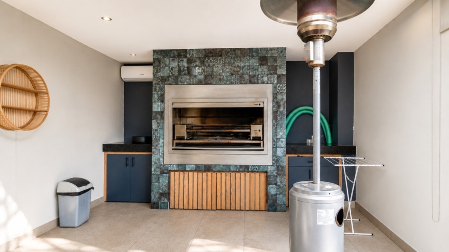 8 Bedroom Property for Sale in Birdwood Estate North West